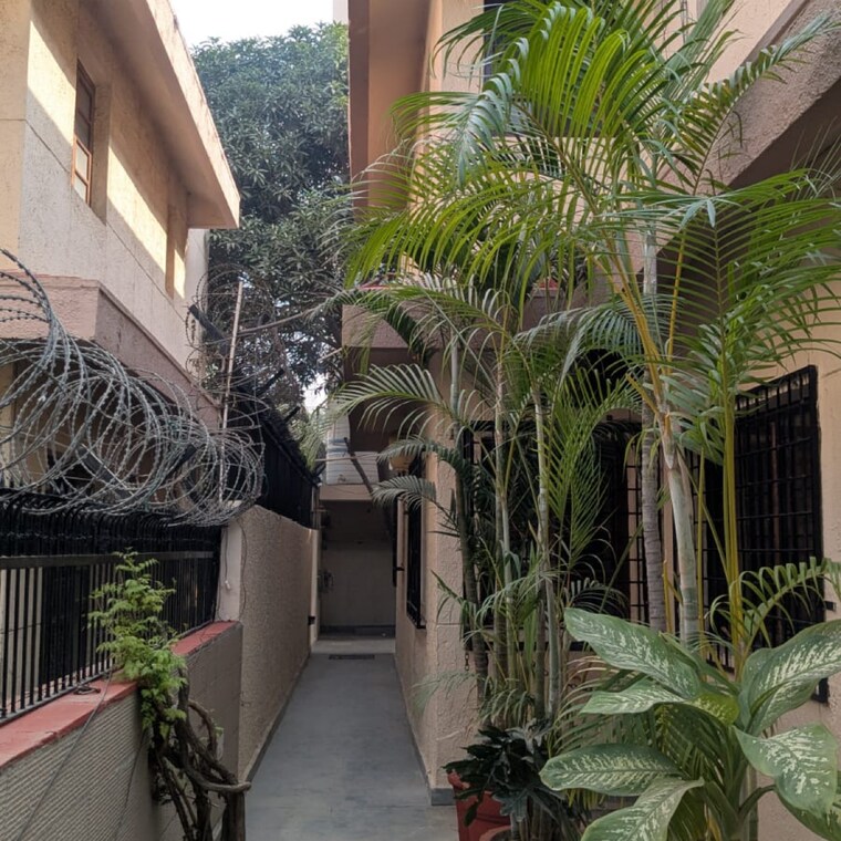 Balcony, palam-vihar-residents-association 6 Bedroom 520 Sq.Yd. Independent House In Palam Vihar Gurgaon 9689828