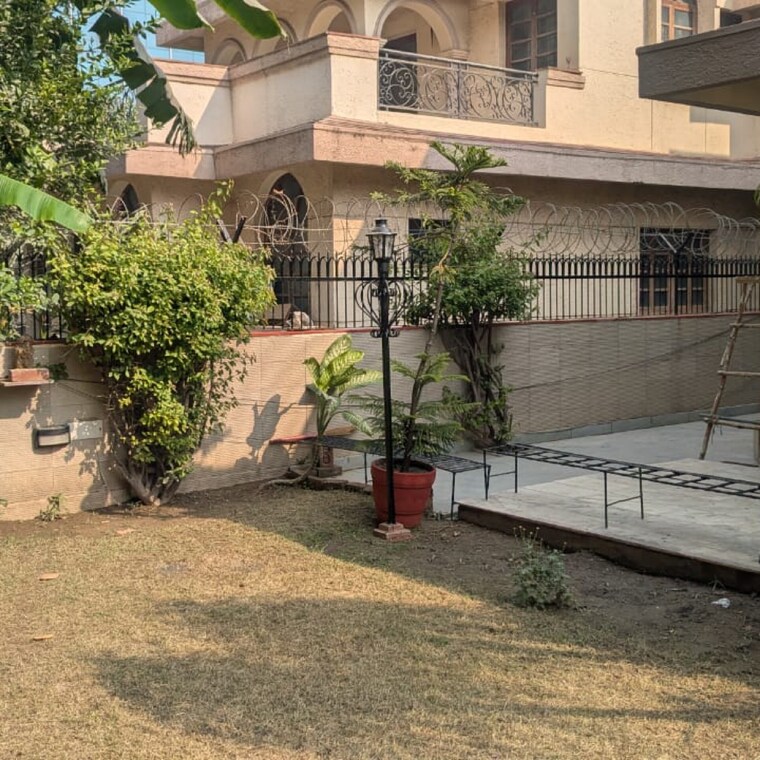 Exterior View, palam-vihar-residents-association 6 Bedroom 520 Sq.Yd. Independent House In Palam Vihar Gurgaon 9689828