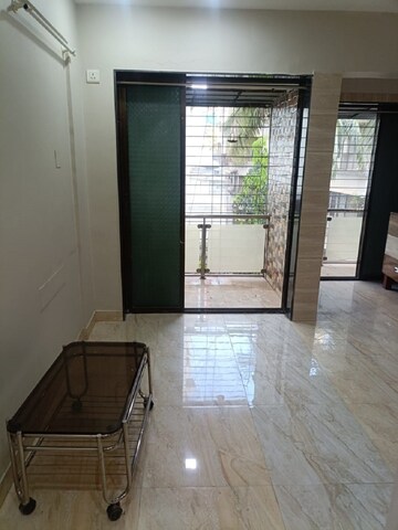1 RK Apartment For Rent in Khar West