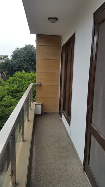 Balcony in 3 BHK Builder Floor at Safdarjung Enclave – for Rent