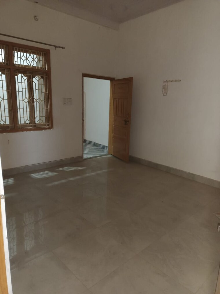 Room, sunderpur 3 Bedroom 2700 Sq.Ft. Independent House In Sunderpur Varanasi 9689826