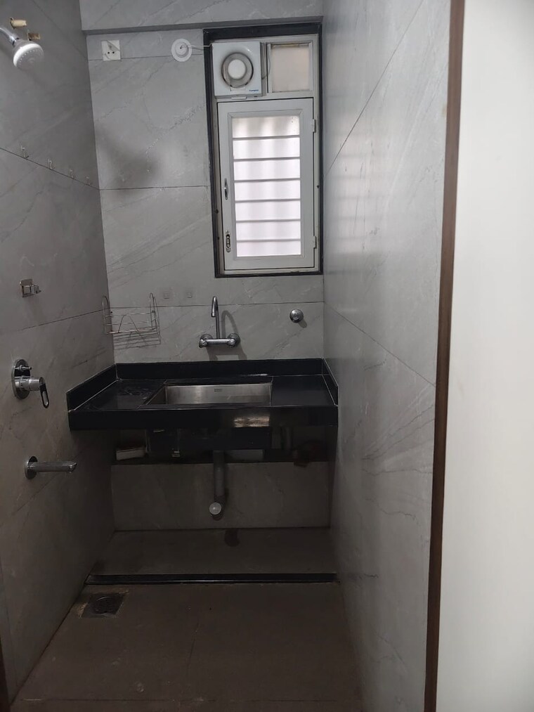 Bathroom, sanskruti-prabhat 2 Bedroom 1300 Sq.Ft. Apartment In Prabhat Road Pune 9689851