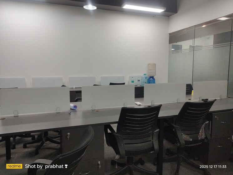 Team Area, sector 4 Commercial Office Space 700 Sq.Ft. In Sector 4 Noida 9689853
