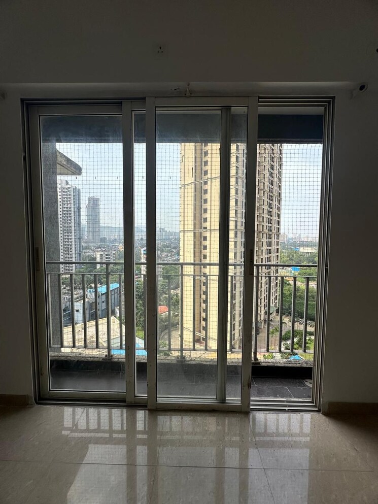 Room, the-wadhwa-platina 3 Bedroom 939 Sq.Ft. Apartment In Kolshet Road Thane 9689871