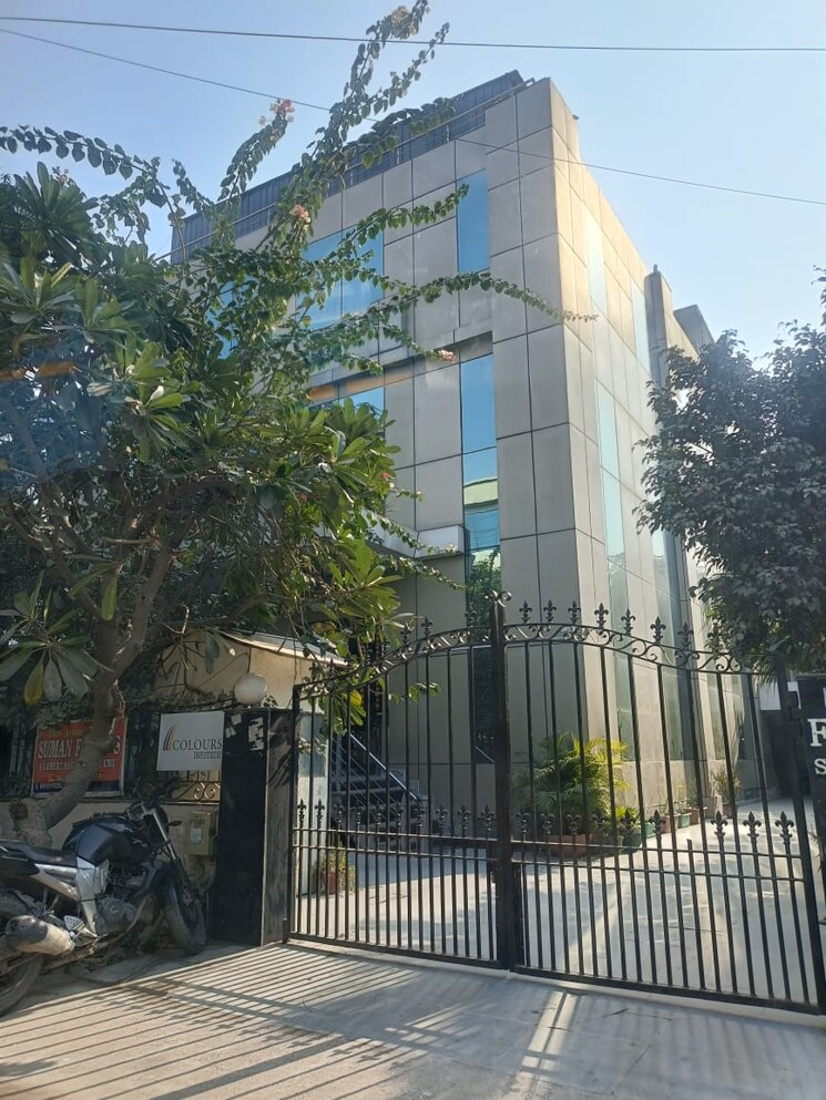 Exterior View, kamakshi-maverick-tower Commercial Office Space in IT/SEZ 1800 Sq.Ft. In Sector 63 Noida 9689875