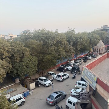 Parking in 2.5 BHK Builder Floor at Palam Vihar Residents Association, Palam Vihar – for Sale