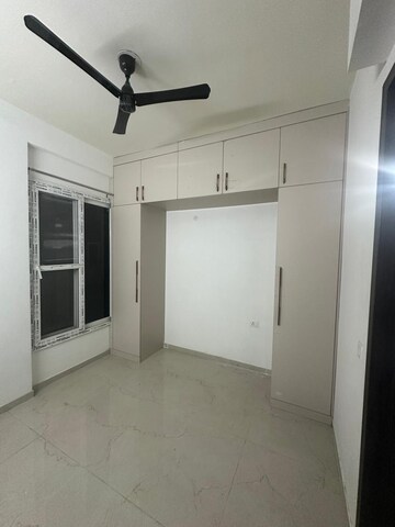 Room in 3 BHK Apartment at Smart World Orchard, Sector 61 – for Rent