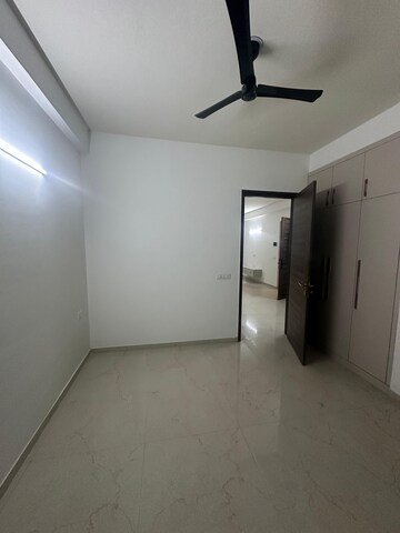 Room in 3 BHK Apartment at Smart World Orchard, Sector 61 – for Rent
