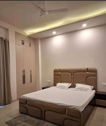 Bedroom in 1 BHK Apartment at Gomti Nagar – for Rent