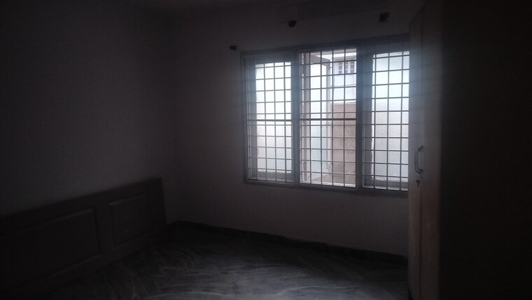 Room, jubilee hills Commercial Office Space 1000 Sq.Ft. In Jubilee Hills Hyderabad 9689914