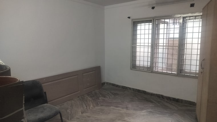 Room, jubilee hills Commercial Office Space 1000 Sq.Ft. In Jubilee Hills Hyderabad 9689914