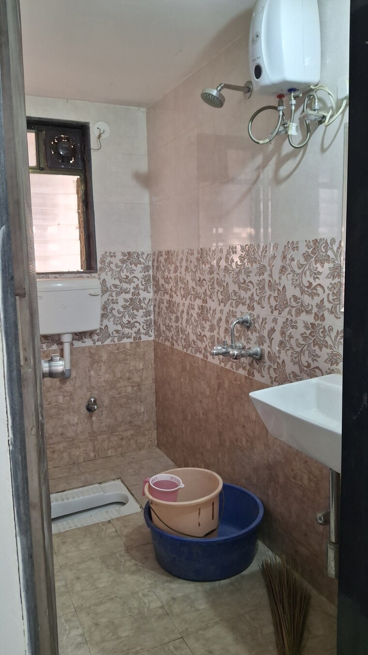 Bathroom, tulip-empire 2 Bedroom 1000 Sq.Ft. Apartment In Ulwe Sector 17 Navi Mumbai 9689945