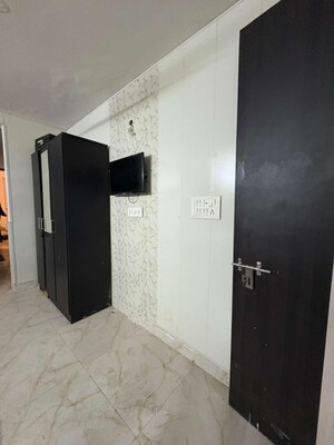 Building Lobby in 1 BHK Builder Floor at DLF City Phase III, Sector 24 – for Rent