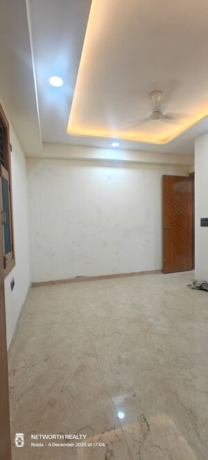 Room in 3 BHK Builder Floor at Sector 73 – for Sale