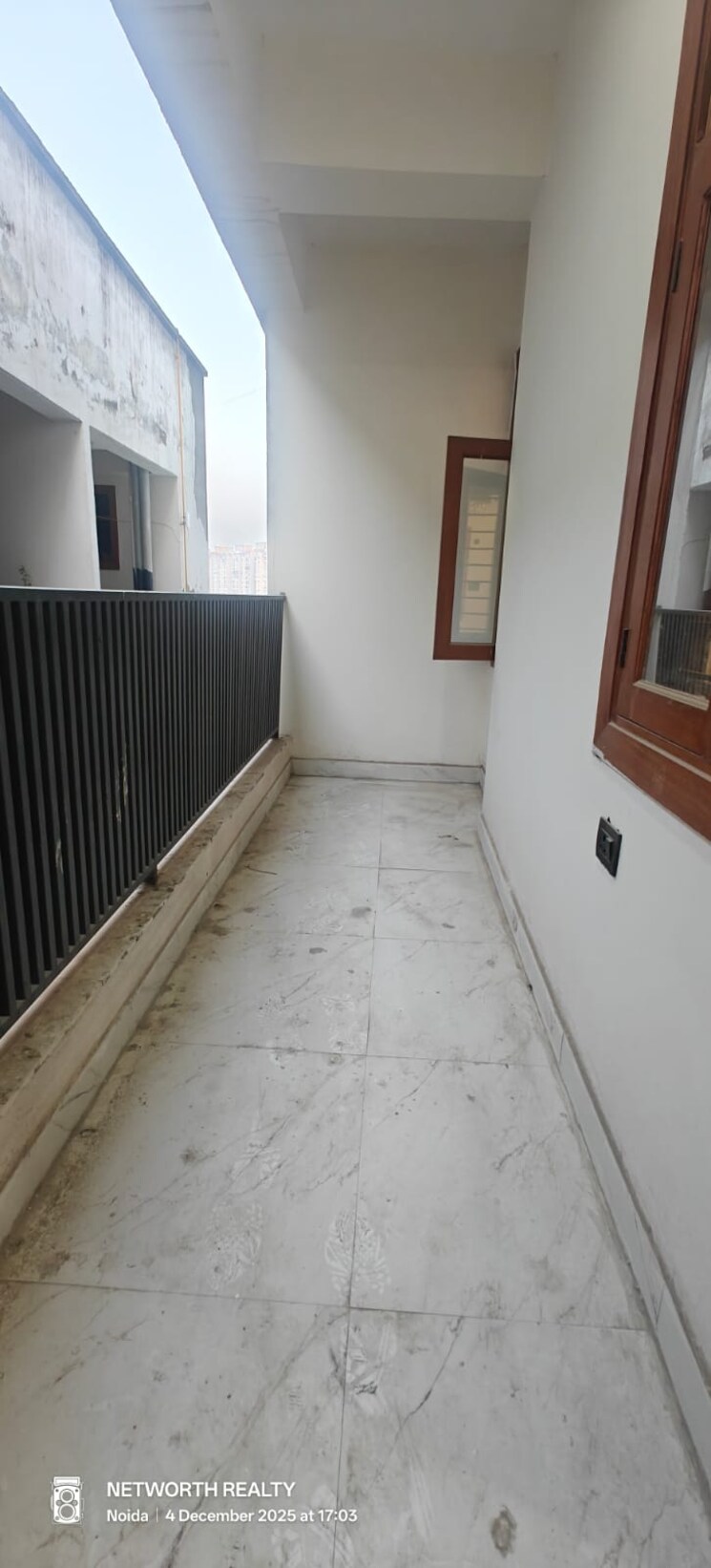 Balcony, sector 73 3 Bedroom 1500 Sq.Ft. Builder Floor In Sector 73 Noida 9689961