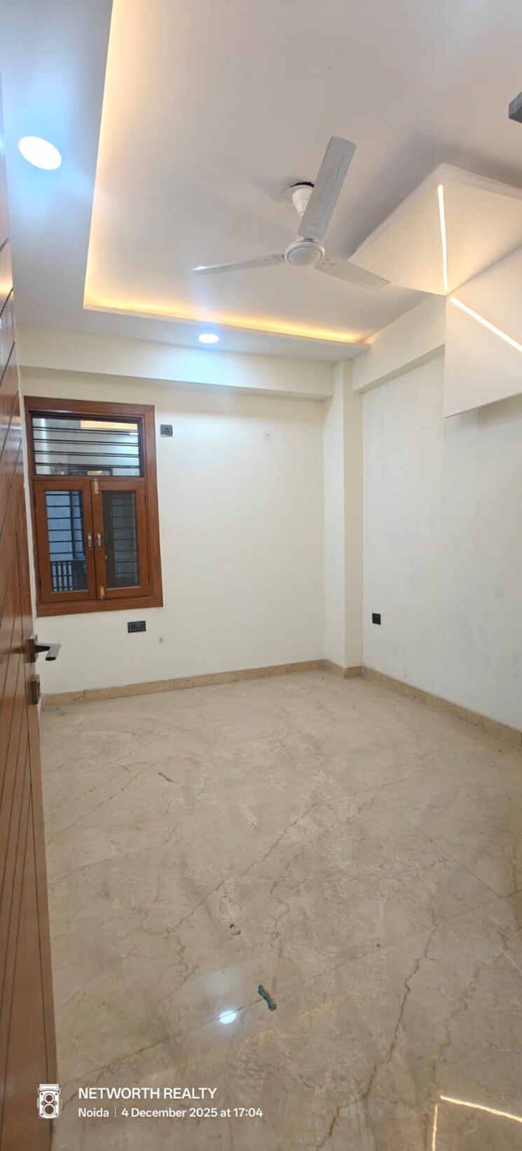 Room, sector 73 3 Bedroom 1500 Sq.Ft. Builder Floor In Sector 73 Noida 9689961