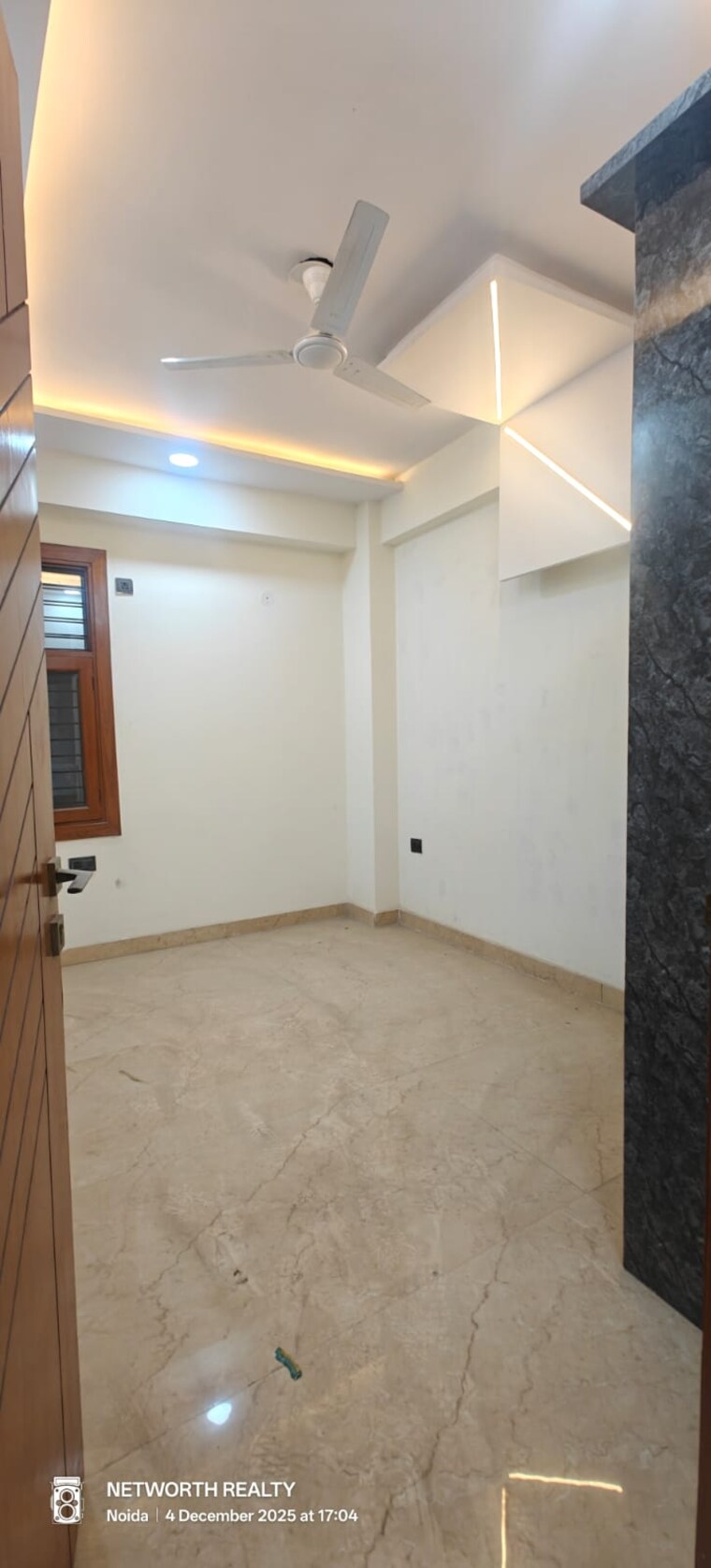 Room, sector 73 3 Bedroom 1500 Sq.Ft. Builder Floor In Sector 73 Noida 9689961