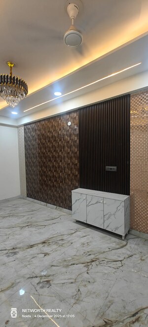 Balcony in 3 BHK Builder Floor at Sector 73 – for Sale