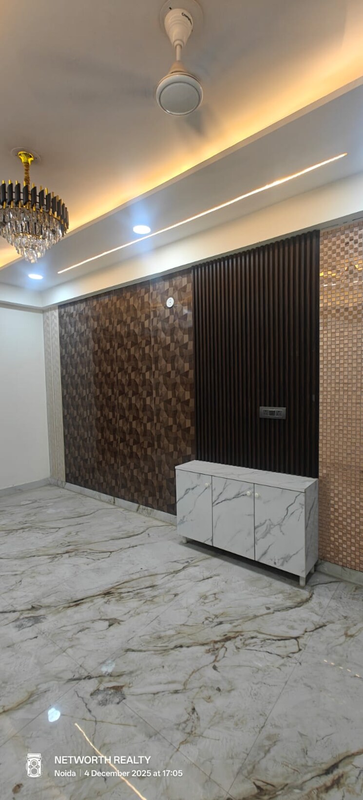 Balcony, sector 73 3 Bedroom 1500 Sq.Ft. Builder Floor In Sector 73 Noida 9689961