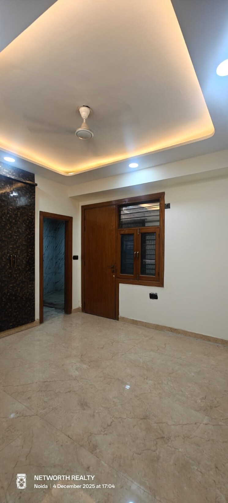 Room, sector 73 3 Bedroom 1500 Sq.Ft. Builder Floor In Sector 73 Noida 9689961