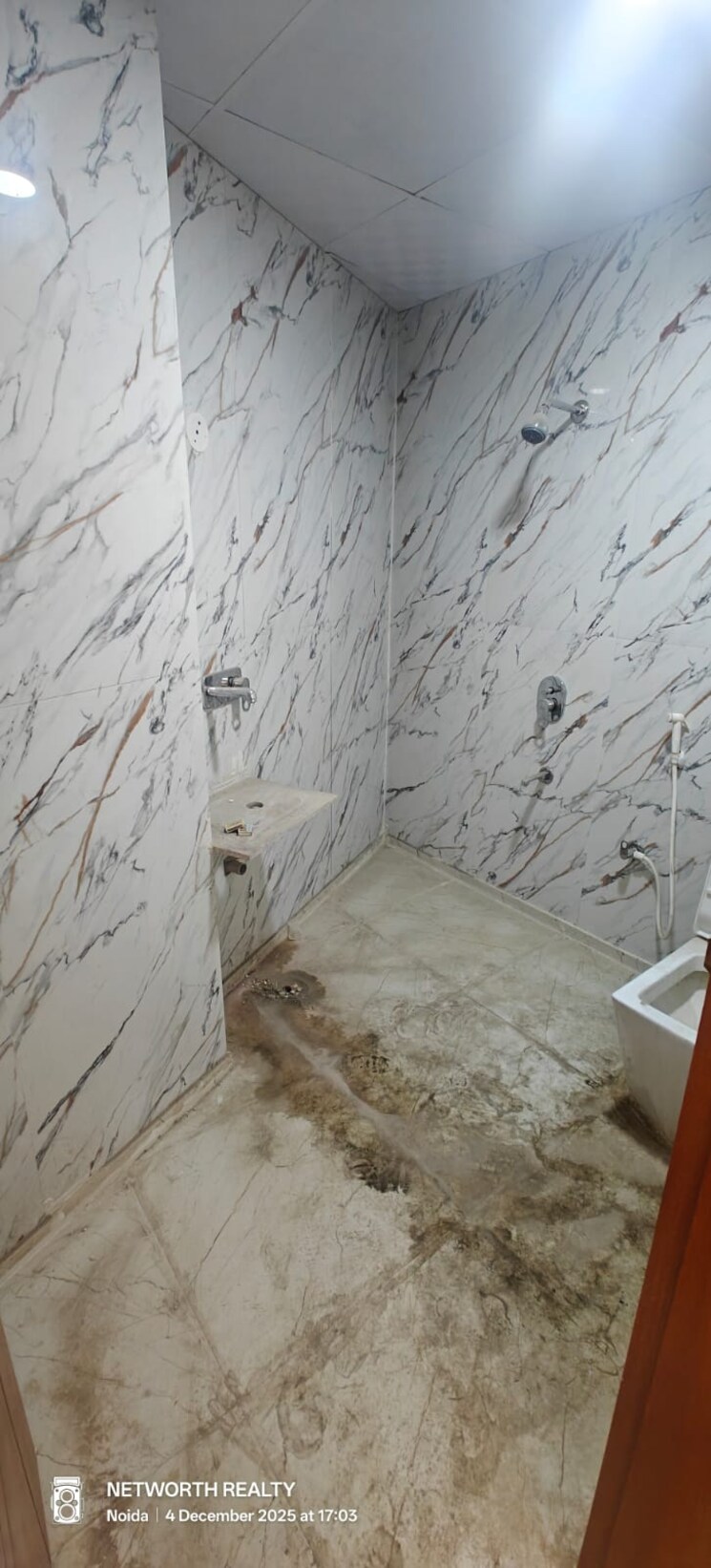 Balcony, sector 73 3 Bedroom 1500 Sq.Ft. Builder Floor In Sector 73 Noida 9689961