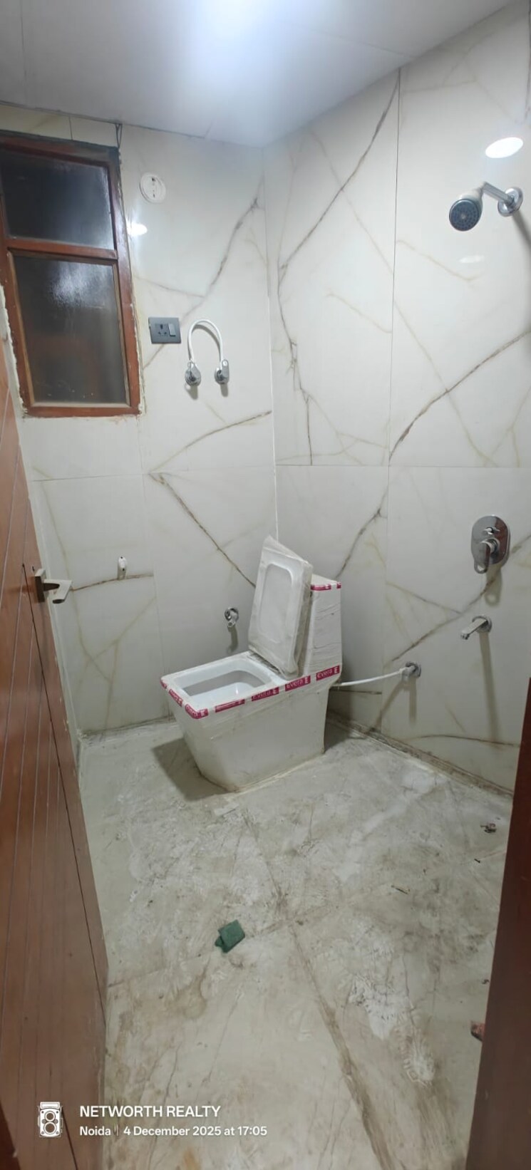 Bathroom, sector 73 3 Bedroom 1500 Sq.Ft. Builder Floor In Sector 73 Noida 9689961