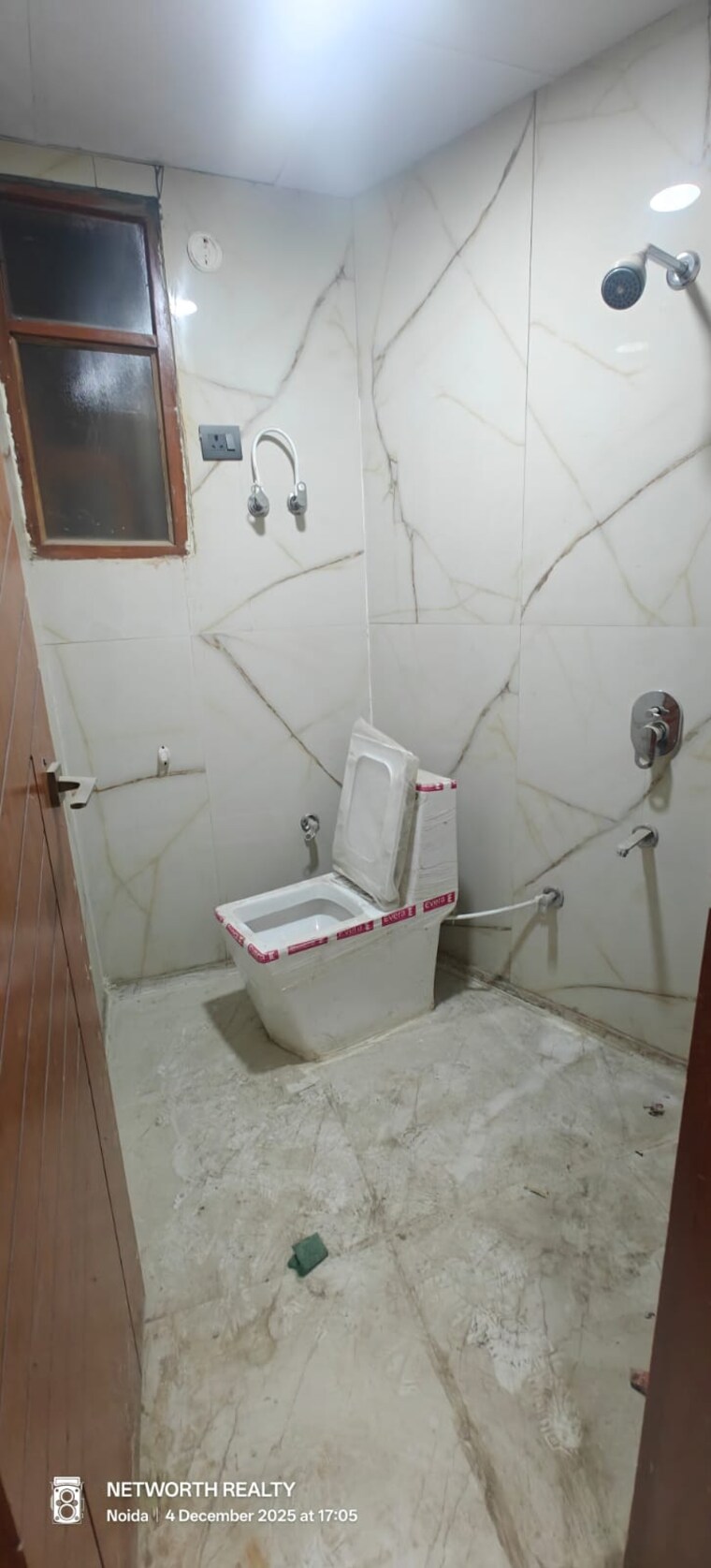 Bathroom, sector 73 3 Bedroom 1500 Sq.Ft. Builder Floor In Sector 73 Noida 9689961