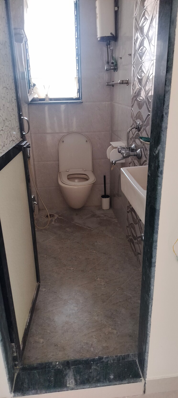 Bathroom, manish-sun-flower-apartment 2 Bedroom 650 Sq.Ft. Apartment In Andheri West Mumbai 9689963