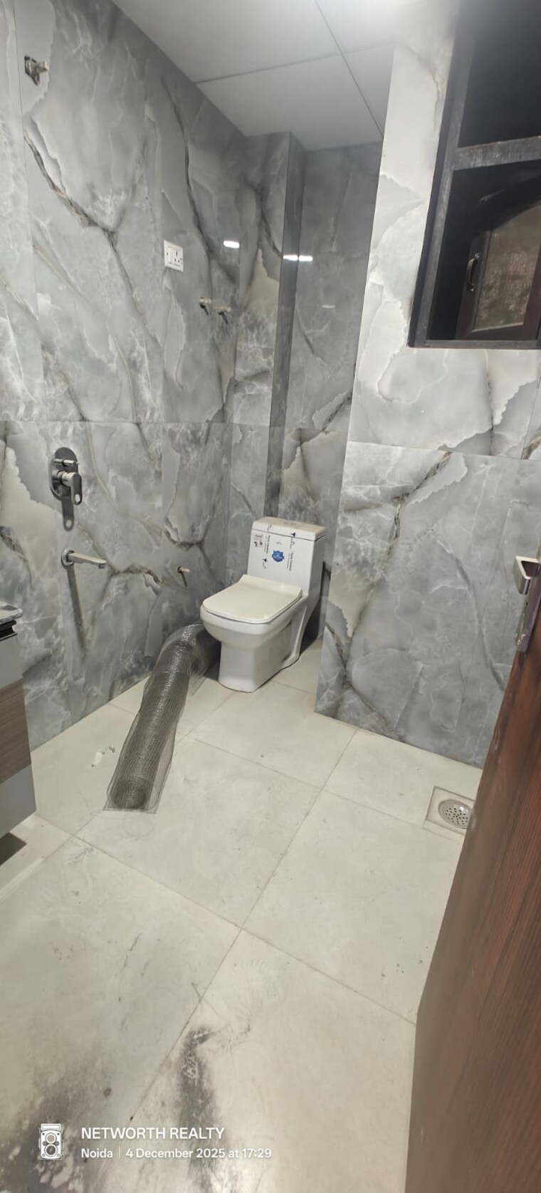 Team Area, sector 73 2 Bedroom 1000 Sq.Ft. Builder Floor In Sector 73 Noida 9689969
