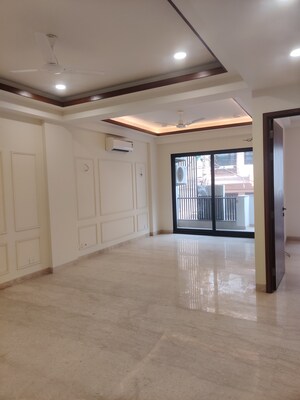 Staircase in 3 BHK Builder Floor at Green Park – for Sale