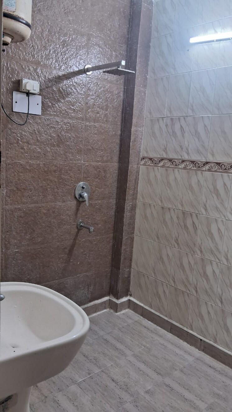 Bathroom, lajpat nagar ii 2 Bedroom 900 Sq.Ft. Builder Floor In Lajpat Nagar ii Delhi 9690015