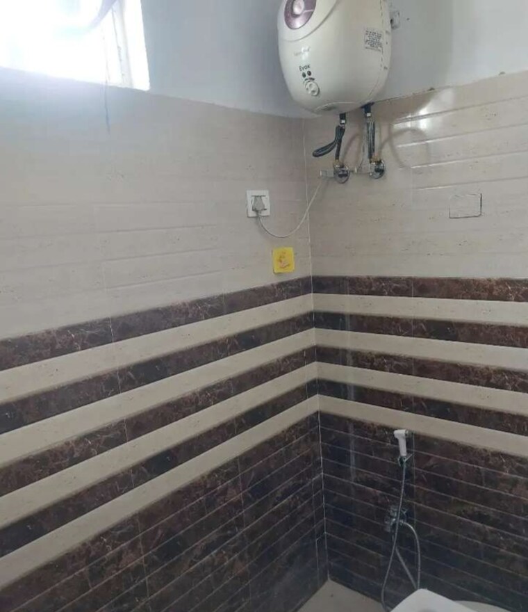 Attached Bathroom, aishbagh 2 Bedroom 1150 Sq.Ft. Apartment In Aishbagh Lucknow 9690029