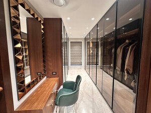 Building Lobby in 4 BHK Builder Floor at Ansal Plaza Sector-23, Sector 23 – for Rent