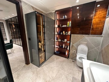 Parking in 4 BHK Builder Floor at Ansal Plaza Sector-23, Sector 23 – for Rent