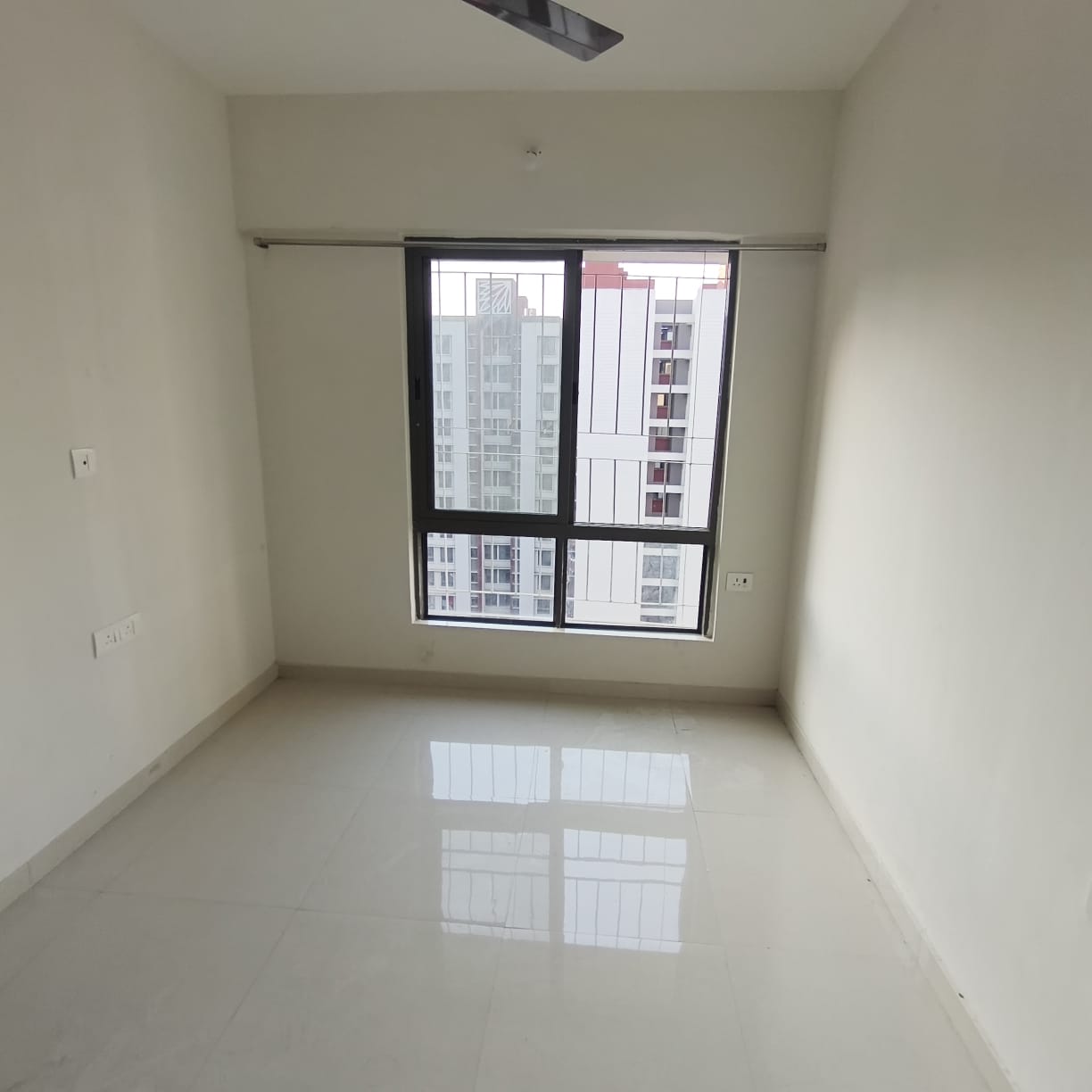 1 BHK + Extra Room 319 Sq.Ft. Apartment in Dosti Greater Thane