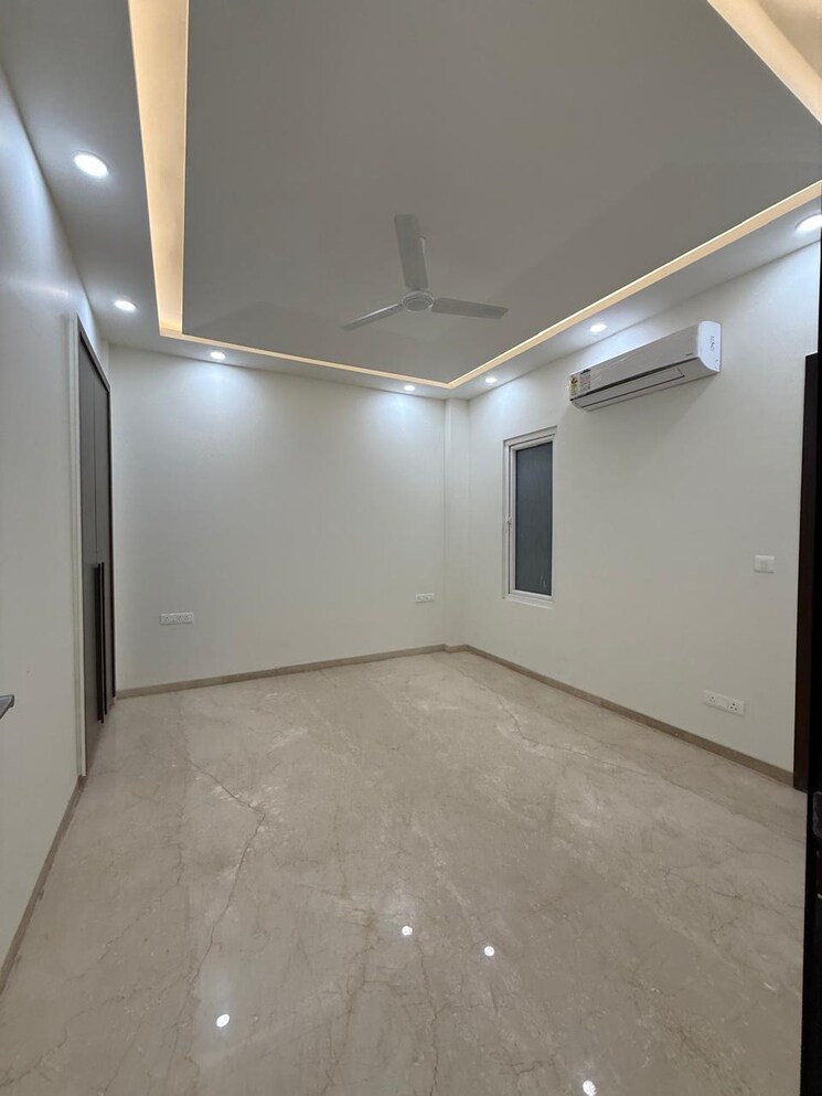 Room, greater kailash 4 Bedroom 2700 Sq.Ft. Builder Floor In Greater Kailash Delhi 9690130