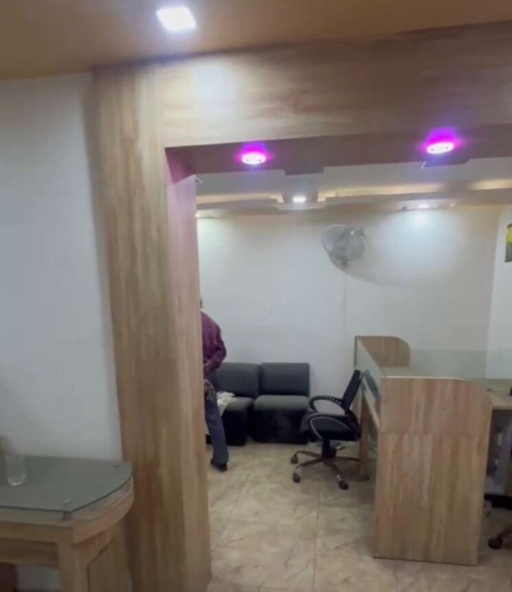 Team Area, hazratganj Commercial Office Space 350 Sq.Ft. In Hazratganj Lucknow 9690137