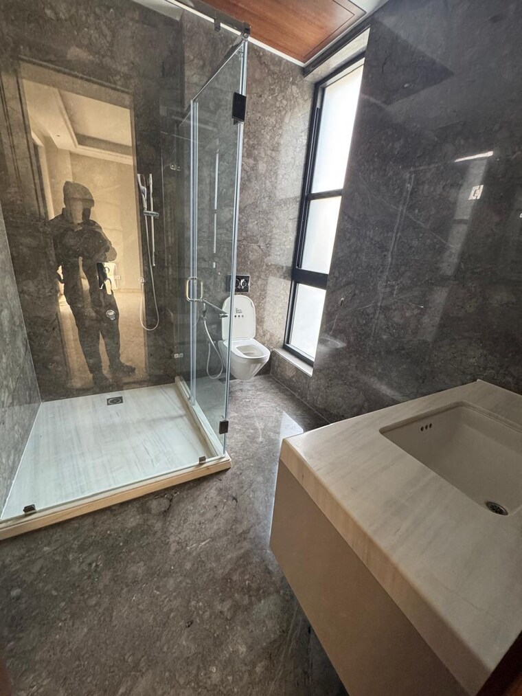 Bathroom, greater kailash 4 Bedroom 4000 Sq.Ft. Builder Floor In Greater Kailash Delhi 9690136