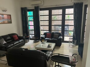 Team Area in 3.5 BHK Villa at Vipul Tatvam Villas, Sector 48 – for Rent