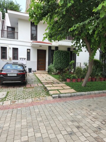 Parking in 3.5 BHK Villa at Vipul Tatvam Villas, Sector 48 – for Rent