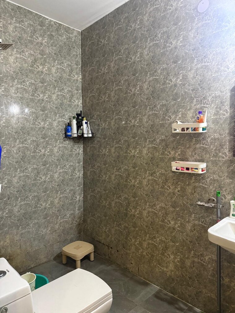 Bathroom, kalkaji 1 Bedroom 700 Sq.Ft. Builder Floor In Kalkaji Delhi 9690141