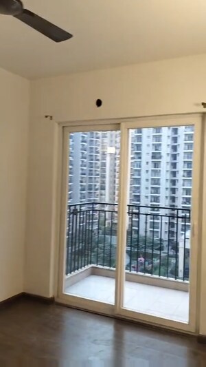 Room in 3 BHK Apartment at ATS Happy Trails, Sector 10 Greater Noida – for Rent
