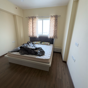 Bedroom in 2 BHK Apartment at Experion Capital, Gomti Nagar – for Rent