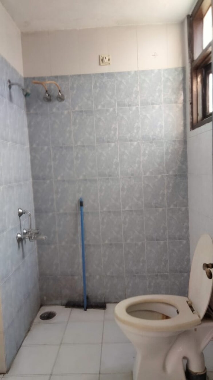 Attached Bathroom, patiala road 3 Bedroom 1350 Sq.Ft. Apartment In Patiala Road Zirakpur 9690181