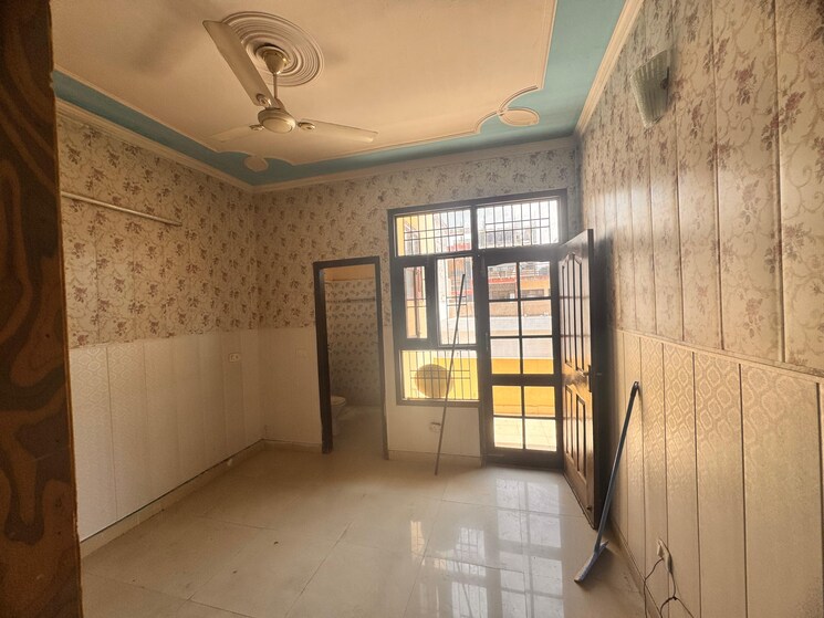 Room, patiala road 3 Bedroom 1350 Sq.Ft. Apartment In Patiala Road Zirakpur 9690181