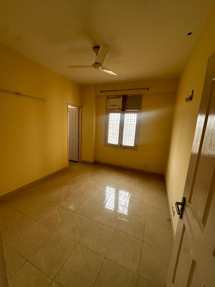 Room, tulip-white 3 Bedroom 1326 Sq.Ft. Apartment In Sector 69 Gurgaon 9690212