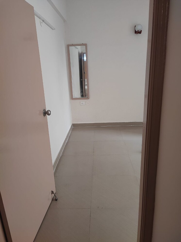 Room, amrapali-crystal-homes 3 Bedroom 1700 Sq.Ft. Apartment In Sector 76 Noida 9690241