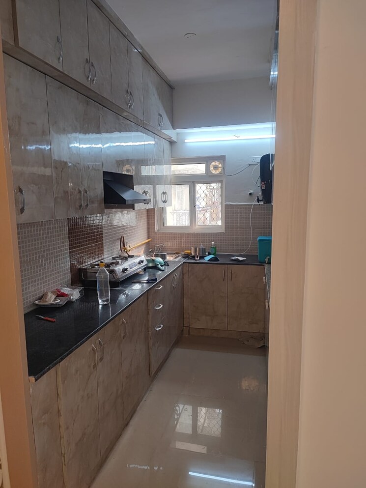 Kitchen, amrapali-crystal-homes 3 Bedroom 1700 Sq.Ft. Apartment In Sector 76 Noida 9690241