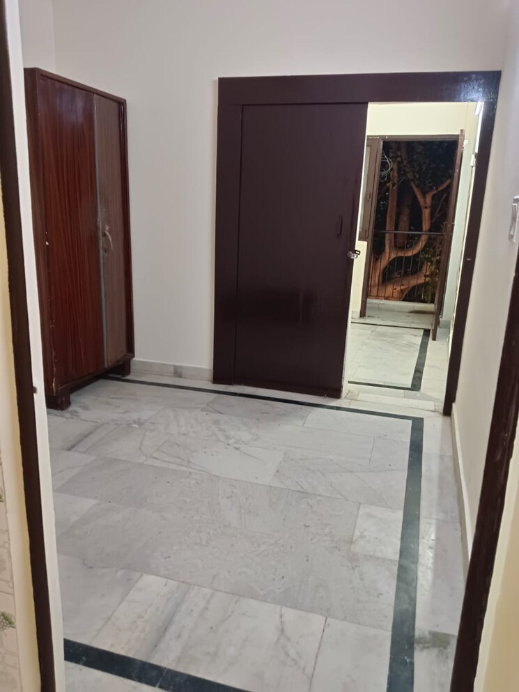 Room, lajpat nagar 4 1 Bedroom 564 Sq.Ft. Builder Floor In Lajpat Nagar 4 Delhi 9690240
