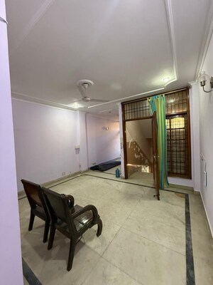1 BHK Builder Floor – Entrance View at Kalkaji - for Rent